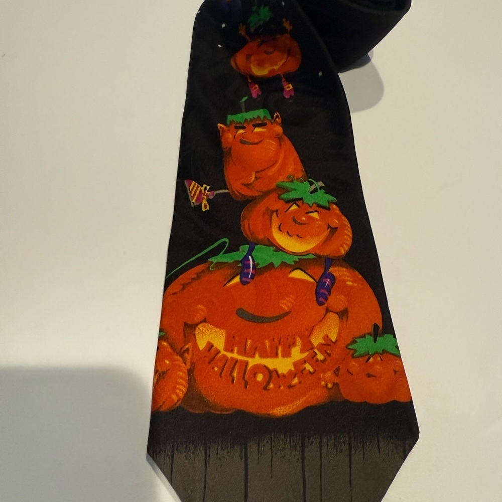 Vintage Hallmark Halloween Pumpkin Themed Tie